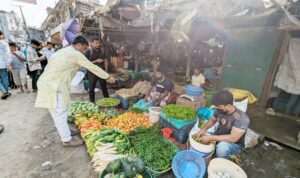কক্সবাজারে ৬০ টাকার মধ্যেই মিলছে বেশিরভাগ সবজি, ক্রেতাদের স্বস্তি
