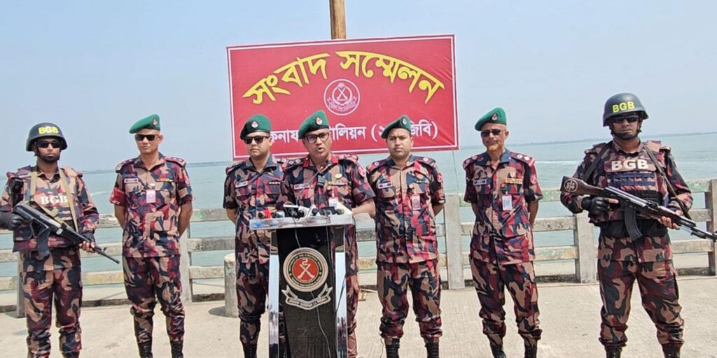 টেকনাফ সীমান্তে জ্বালানি তেল পাচার রোধে বিজিবির নজরদারি জোরদার