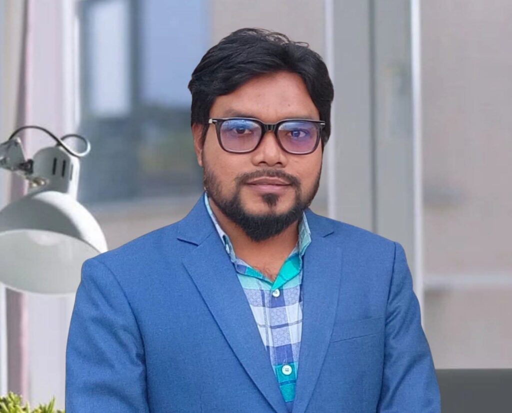 স্বরাষ্ট্রমন্ত্রীকে নিয়ে ফেসবুক ইভেন্টে ‘ইন্টারেস্টেড’ ক্লিকে বরখাস্ত হলেন বিশ্ববিদ্যালয় কর্মকর্তা