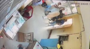 রামুতে চাহিদামতো তেল না পেয়ে ফিলিং স্টেশনে অস্ত্র উঁচিয়ে তাণ্ডব, ইটভাটার মালিক আটক