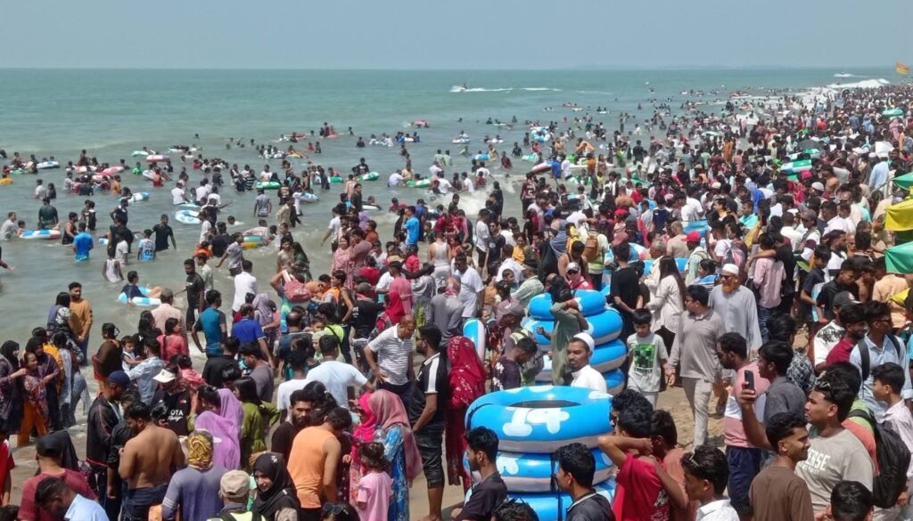 ঈদের দ্বিতীয় দিনে পর্যটকে মুখর কক্সবাজার সমুদ্রসৈকত