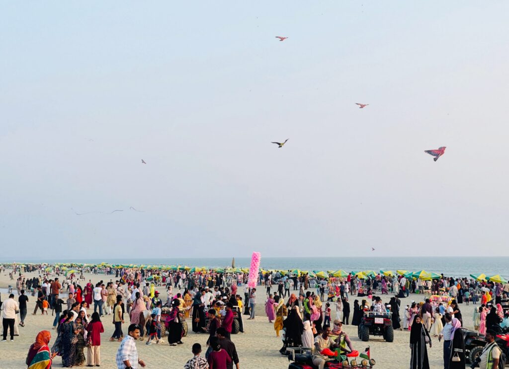 স্বাধীনতা দিবসে পর্যটকের পদচারণায় মুখর কক্সবাজার