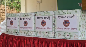 বান্দরবানে সেনাবাহিনীর ইফতার সামগ্রী বিতরণ, অগ্নিকাণ্ডে ক্ষতিগ্রস্ত পরিবার পেল অর্থ সহায়তা