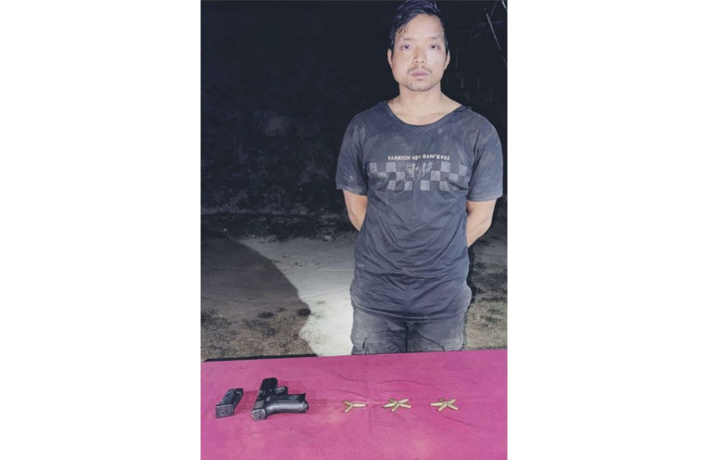 আলীকদমে চাঁদাবাজি পরিকল্পনা ভেস্তে দিল সেনাবাহিনী, অস্ত্রসহ দুই ইউপিডিএফ সন্ত্রাসী আটক