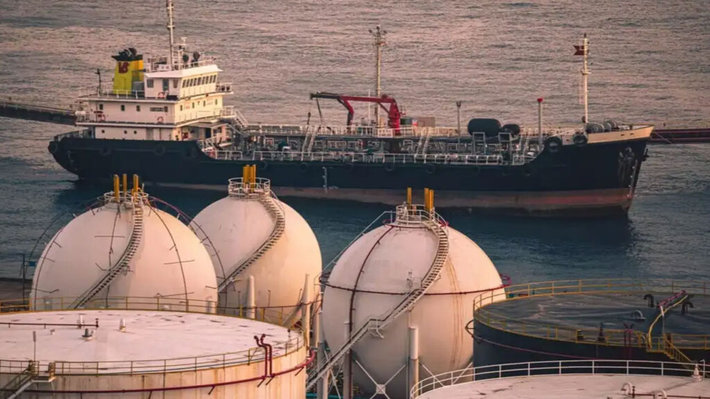 ইরান যুদ্ধের মধ্যে রুশ তেল আমদানিতে ভারতকে ছাড় দিল যুক্তরাষ্ট্র