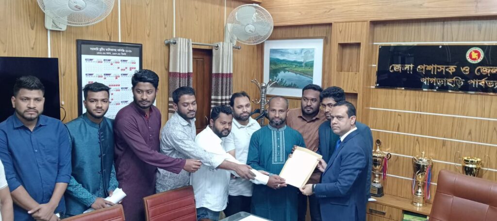 সেনাক্যাম্প পুনঃস্থাপন, আঞ্চলিক ও জেলা পরিষদ নির্বাচনের দাবিতে খাগড়াছড়িতে নাগরিক পরিষদের স্মারকলিপি