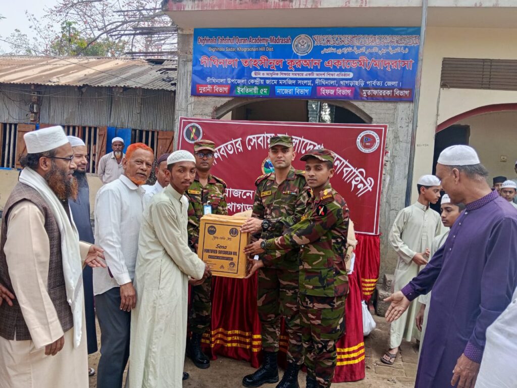 দীঘিনালা জোনের উদ্যোগে রমজানে ইফতার ও খাদ্যসামগ্রী বিতরণ, উপকৃত ৯০ শিক্ষার্থী ও ১০০ পরিবার