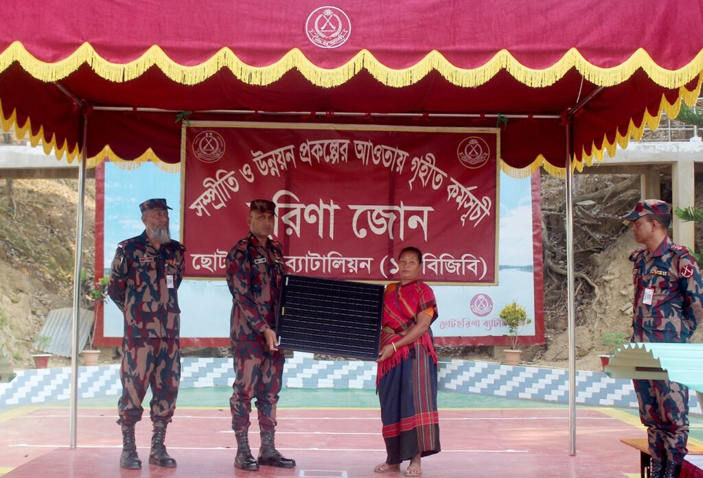 ভূষণছড়া ও বড়হরিণায়রবিজিবির সম্প্রীতি ও উন্নয়ন প্রকল্পের আওতায় সহায়তা প্রদান