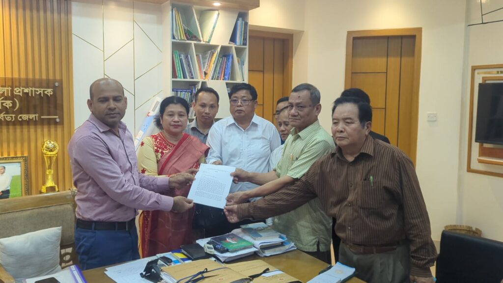 পার্বত্য প্রতিমন্ত্রী মীর হেলালকে প্রত্যাহারের দাবিতে প্রধানমন্ত্রীকে স্মারকলিপি