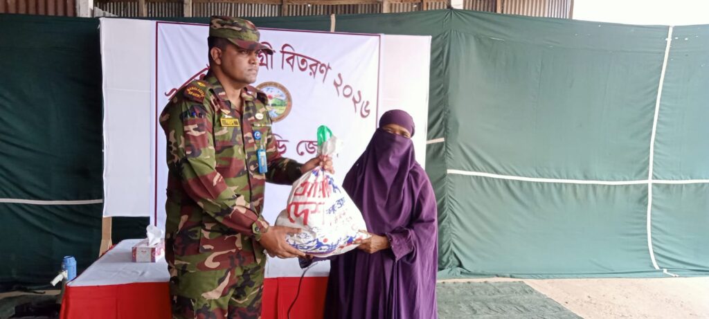 পানছড়িতে অসহায় মানুষের পাশে সেনাবাহিনী, শতাধিক পরিবারের মাঝে ইফতার সামগ্রী বিতরণ