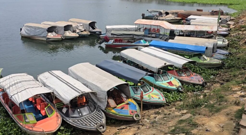 রাঙামাটিতে জ্বালানি সংকটে বন্ধ স্পিডবোট সার্ভিস, লঞ্চ চলাচলও বন্ধের আশঙ্কা