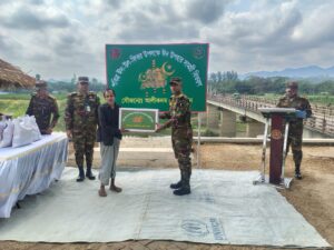 আলীকদম সেনা জোনের উদ্যোগে সুবিধাবঞ্চিত ৫০ পরিবারের মাঝে ঈদ সামগ্রী বিতরণ