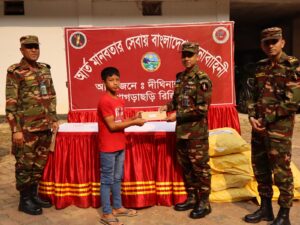 দীঘিনালা জোনের উদ্যোগে ১৫০ পরিবারের মাঝে ইফতার সামগ্রী ও ১৭ জনকে আর্থিক অনুদান