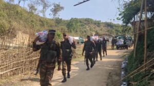 খাগড়াছড়িতে সেনাবাহিনীর উদ্যোগে দরিদ্র পরিবারের মাঝে ঈদ উপহার বিতরণ