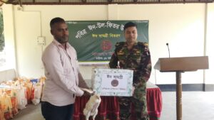 বান্দরবানে সেনাবাহিনীর ঈদ উপহার বিতরণ, উপকৃত হলো শতাধিক অসহায় পরিবার