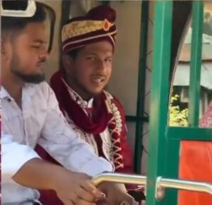 জ্বালানী সংকটে গাড়ি না পেয়ে অটোরিক্সায় বর ও অতিথিরা গেলেন কনের বাড়ি! 