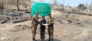 বিলাইছড়িতে অগ্নিকাণ্ডে ক্ষতিগ্রস্তদের পাশে দাঁড়াল সেনাবাহিনী: খাদ্যসামগ্রী, টিন ও নগদ সহায়তা প্রদান