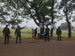 দীঘিনালায় জ্বালানী সংকটের অজুহাত: গণপরিবহনে অতিরিক্ত ভাড়া আদায় রোধে মাঠে নামল সেনাবাহিনী