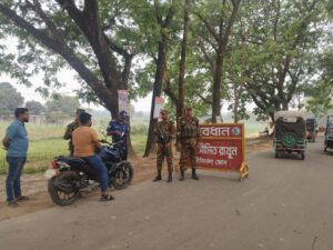দীঘিনালায় জ্বালানী সংকটের অজুহাত: গণপরিবহনে অতিরিক্ত ভাড়া আদায় রোধে মাঠে নামল সেনাবাহিনী