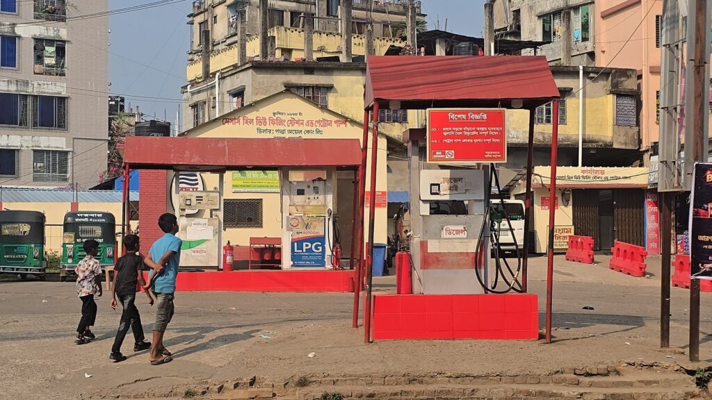 জ্বালানি তেল বিক্রিতে শৃঙ্খলা ফেরাতে রাঙামাটিতে নতুন বিক্রয় নির্দেশনা জারি