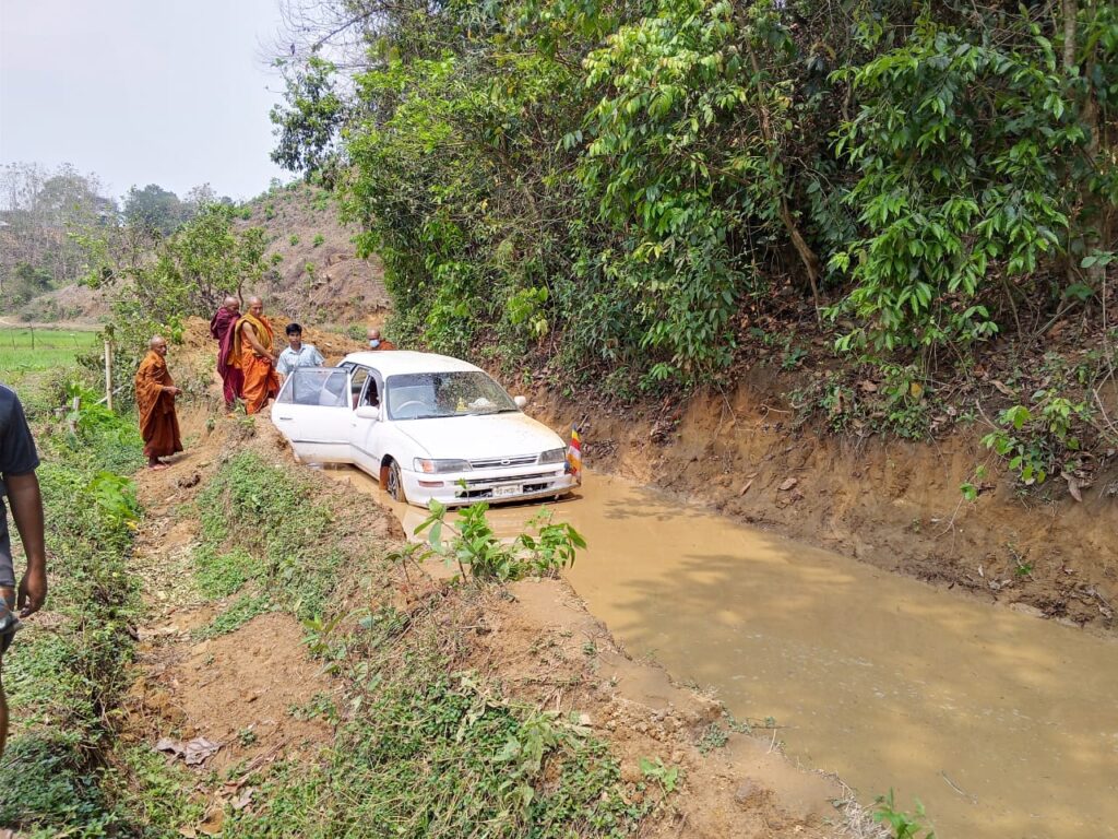 রামগড়ে সড়ক নির্মাণে ধীরগতি: বর্ষায় চরম দুর্ভোগে হাজারো মানুষ
