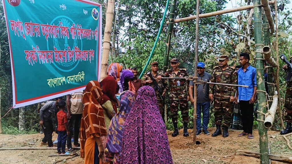 ৩শ ফুট উঁচুতে সোলার ডিপ টিউবওয়েল স্থাপন করল সেনাবাহিনী, বিশুদ্ধ পানি পেলো অর্ধশত পরিবার