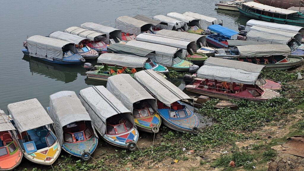 রাঙামাটিতে জ্বালানি সংকটে বন্ধ স্পিডবোট, লঞ্চ চলাচলও বন্ধের আশঙ্কা