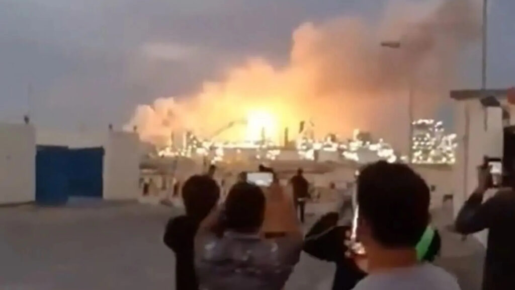 ইসরাইলে ক্লাস্টার বোমা বিস্ফোরণ, বাহরাইনের তেল স্থাপনায় ইরানের হামলা