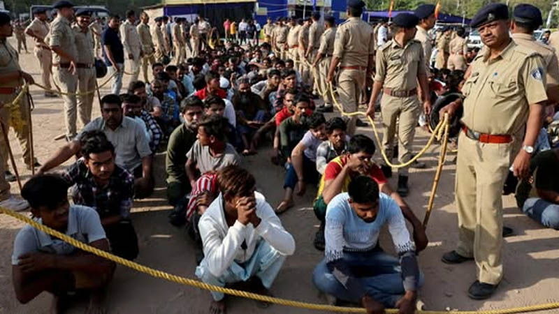 ভারতের কর্নাটকে ১২৪ বাংলাদেশি আটক, চলছে জিজ্ঞাসাবাদ