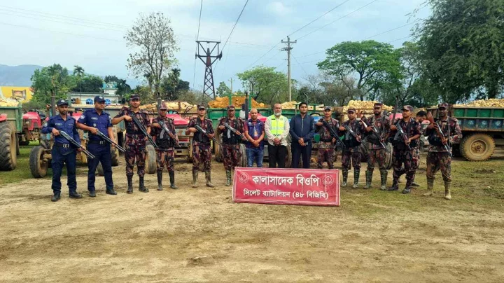 শাহ আরেফিন টিলায় অভিযান, পাথরসহ ৪১ ট্রাক্টর জব্দ, আটক ছয়