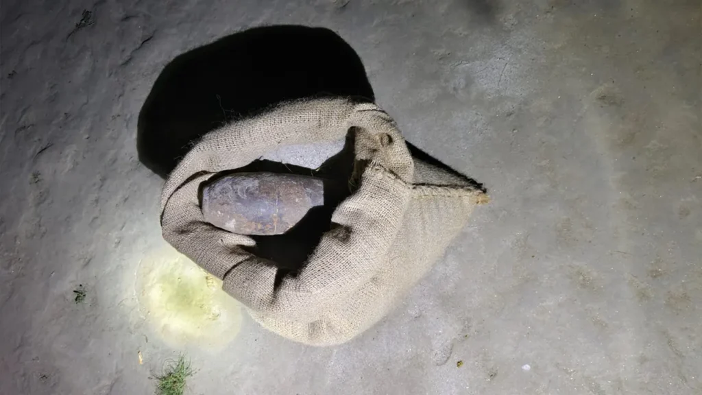 বাংলাবান্ধা স্থলবন্দর এলাকায় ভারত থেকে আসা ট্রাকে মিলল মর্টার শেল