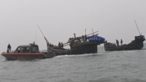 জ্বালানী তেল পাচার ও জলদস্যু ঠেকাতে কক্সবাজার উপকুুলে কোস্টগার্ডের অভিযান