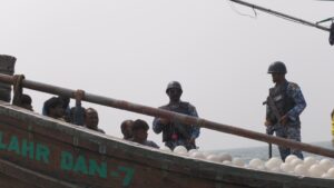 জ্বালানী তেল পাচার ও জলদস্যু ঠেকাতে কক্সবাজার উপকুুলে কোস্টগার্ডের অভিযান