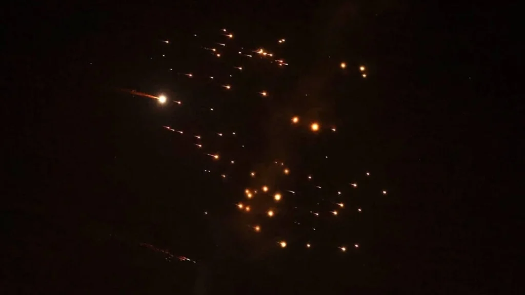 ইরানের ক্ষেপণাস্ত্র হামলায় কেঁপে উঠল তেল আবিব, নিহত ২