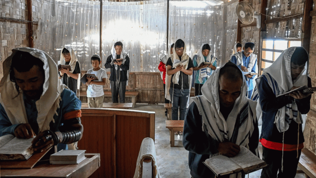 হারানো সম্প্রদায়: মণিপুরের জঙ্গল ছেড়ে ইসরায়েলের পথে ইহুদি ‘বিনেই মেনাশে’রা