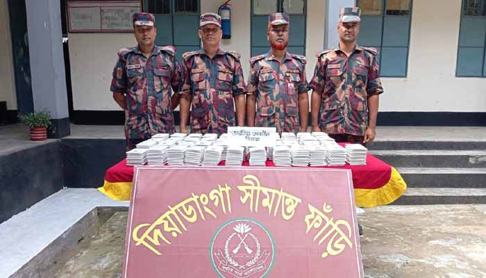 কুড়িগ্রাম সীমান্তে বিজিবির অভিযানে অর্ধকোটি টাকার চোরাচালান পণ্য জব্দ, আটক ২