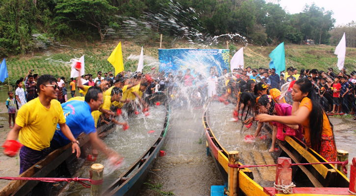 বান্দরবানের রাজার মাঠে বর্ণিল আয়োজনে সাংগ্রাই: দুই দিনে জমজমাট উৎসব, থাকছেন মন্ত্রী-এমপিরা