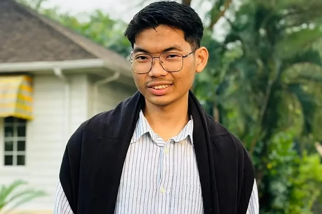 পার্বত্য জনগোষ্ঠীর উৎসবে ছুটির দাবিতে ঢাবি উপাচার্যের কাছে স্মারকলিপি সর্বমিত্র চাকমার