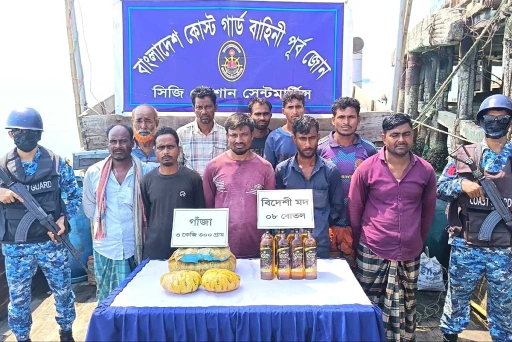 কক্সবাজারের সেন্টমার্টিনে বিদেশি মদ ও গাঁজাসহ ১০ কারবারি আটক