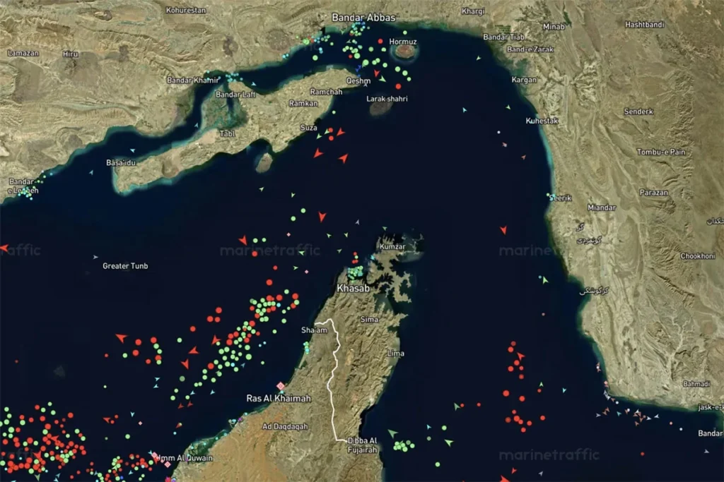 জাহাজ চলাচল নিয়ে যুক্তরাষ্ট্র-ইরান চরম উত্তেজনা: ফাঁকা হরমুজ প্রণালী