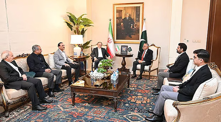 ইসলামাবাদে মুনির–আরাগচি বৈঠক: সম্পর্ক ও নিরাপত্তা সহযোগিতা জোরদারে গুরুত্বারোপ