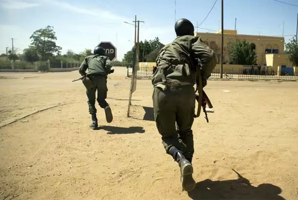 মালির একাধিক সেনা ঘাঁটিতে একযোগে হামলা, কারফিউ জারি