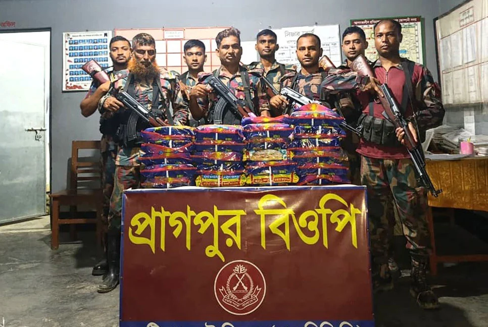 কুষ্টিয়া-মেহেরপুর সীমান্তে বিজিবির অভিযানে ৩৭ লাখ টাকার মাদক ও চোরাচালান পণ্য জব্দ