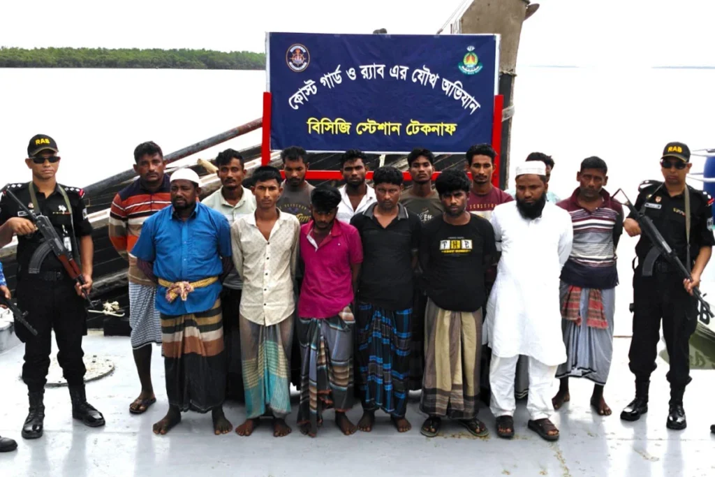 মিয়ানমারে পাচারের চেষ্টা, ৯০০ বস্তা সিমেন্টসহ ১৪ জনকে আটক করল কোস্ট গার্ড