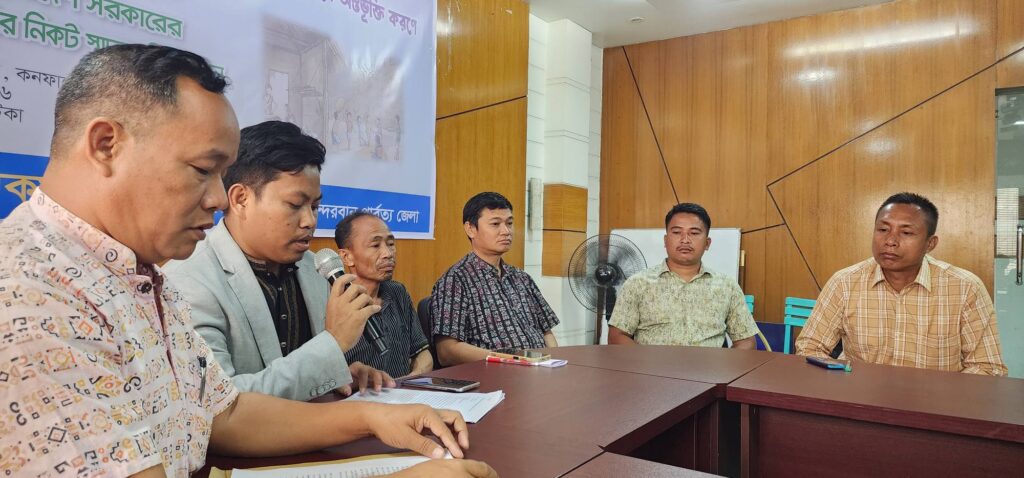 বান্দরবানে চাকমা সমাজের রাষ্ট্রীয় প্রতিনিধিত্ব নিশ্চিতের দাবিতে সংবাদ সম্মেলন ও স্মারকলিপি
