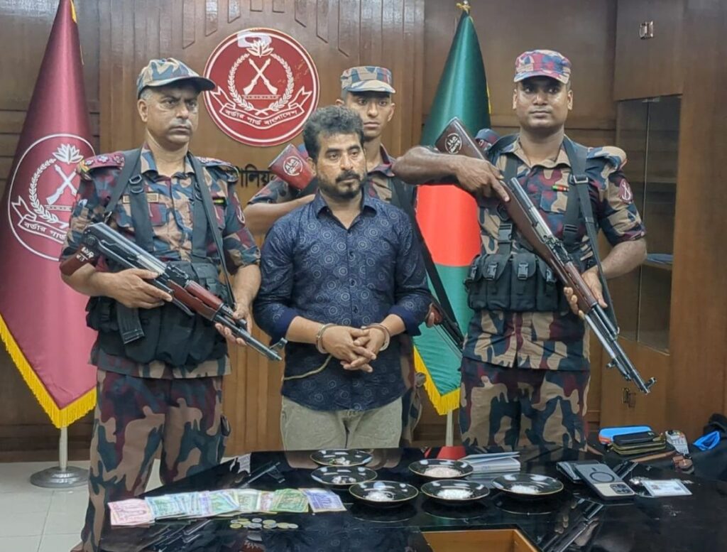 যশোরে বিজিবি কর্তৃক সাড়ে ৬ কোটি টাকার ডায়মন্ডসহ ভারতীয় নাগরিক আটক