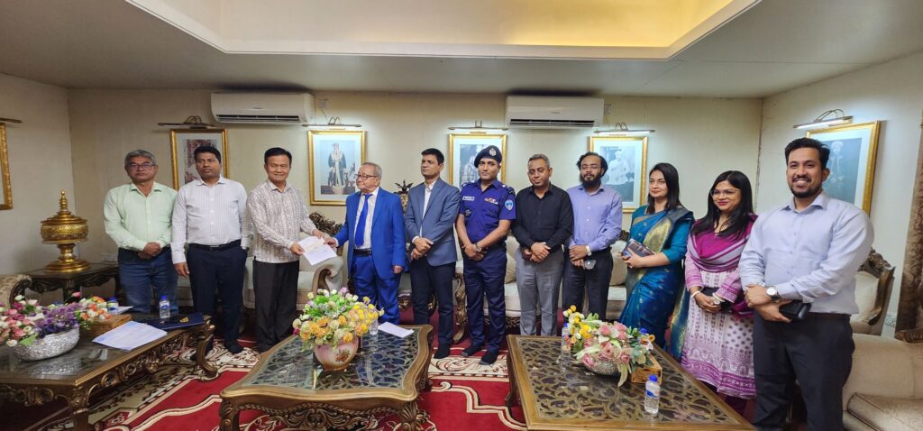 বান্দরবানে সাংগ্রাই উদযাপন ও ভূমি সমস্যা নিয়ে বোমাং সার্কেল চীফের সাথে ডিসির বৈঠক, অনুদান প্রদান