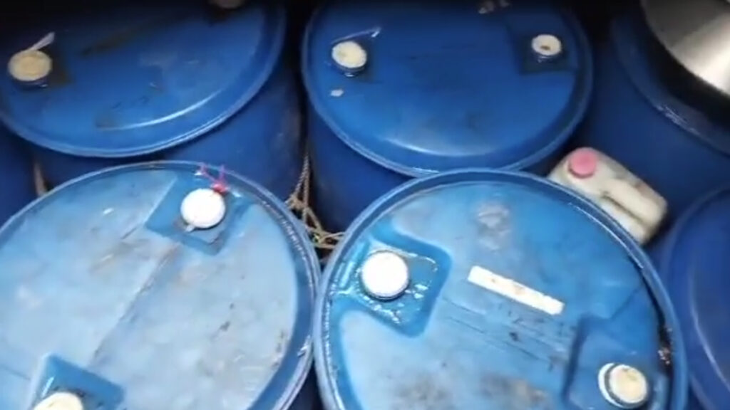 মিয়ানমারে পাচারকালে বিপুল ডিজেলসহ আটক ১২