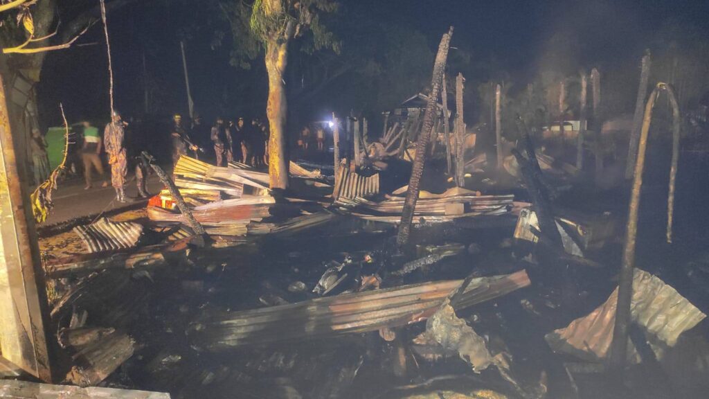 দীঘিনালায় ভয়াবহ অগ্নিকাণ্ড: পুড়ে ছাই ৯ দোকান, ক্ষতি প্রায় ৮ লাখ টাকা