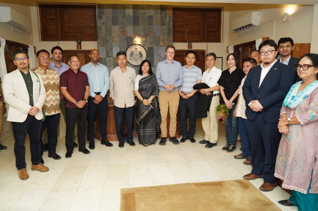 রাঙামাটির চাকমা সার্কেল চীফের বাসভবনে নৈশভোজ, যোগ দিলেন পার্বত্য মন্ত্রী